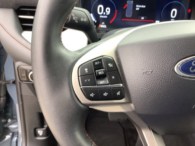 Used 2025 Ford Explorer Active AWD/4WD image 29