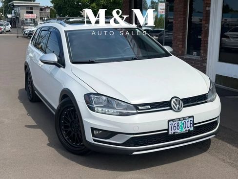 Used 2019 Volkswagen Golf Alltrack SE AWD/4WD image 1