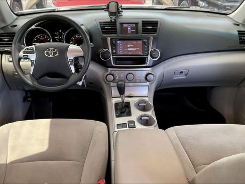Used 2013 Toyota Highlander Plus image 14