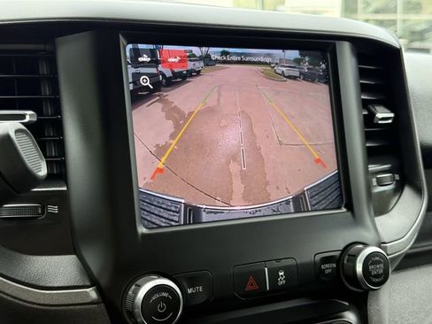 Used 2024 RAM 3500 Tradesman w/ Chrome Appearance Group AWD/4WD image 18