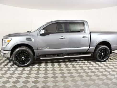 Used 2017 Nissan Titan SL AWD/4WD image 9