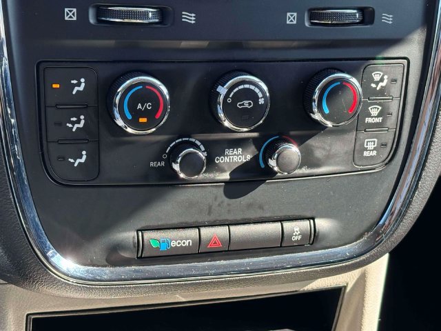 Used 2016 Dodge Grand Caravan SXT FWD image 21