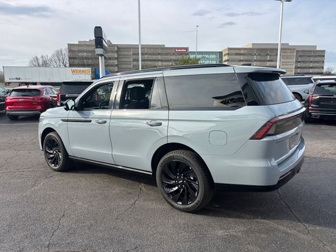 New 2025 Lincoln Navigator Reserve w/ Jet Appearance Package AWD/4WD image 5