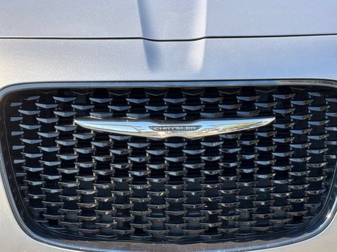 Used 2018 Chrysler 300 S AWD/4WD image 42