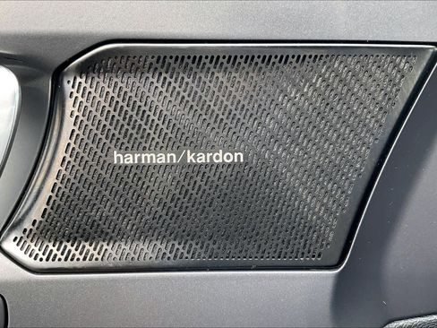 Used 2021 Volvo XC40 T5 R-Design w/ Advanced Package image 37