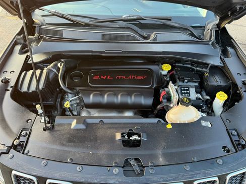 Used 2018 Jeep Compass Latitude w/ Popular Equipment Group image 38