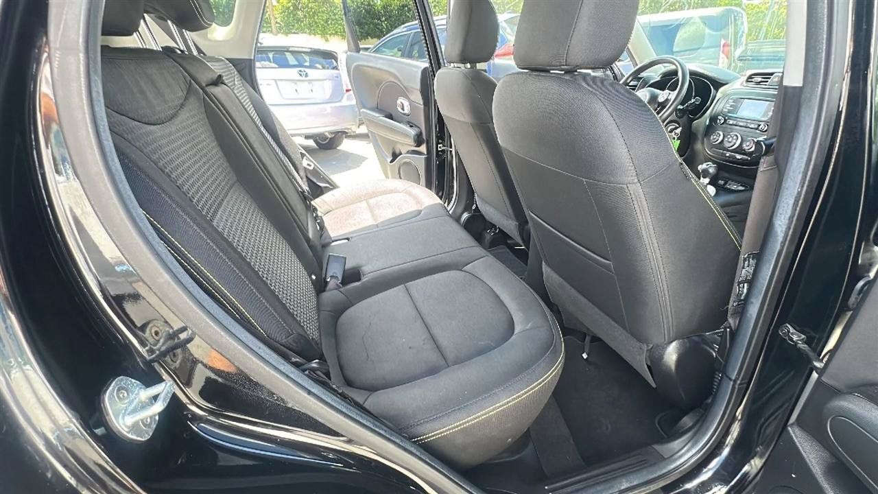 Used 2016 Kia Soul + FWD image 28