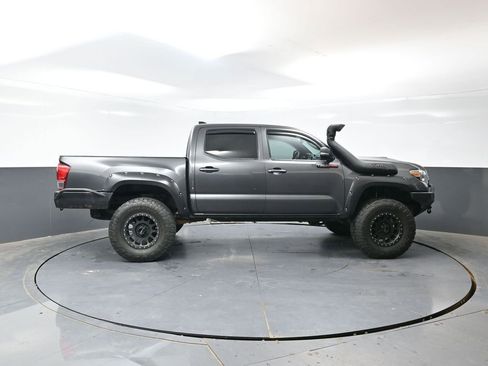 Used 2016 Toyota Tacoma TRD Sport w/ Towing Package AWD/4WD image 2