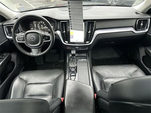 Used 2019 Volvo S60 T6 Momentum w/ Premium Package image 21