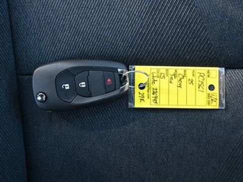 Used 2025 Chevrolet Trax LS image 28