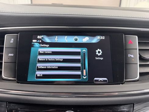 Used 2018 Buick Enclave Essence AWD/4WD image 19