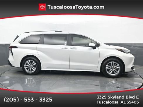Used 2025 Toyota Sienna XLE w/ XLE Plus Package image 1