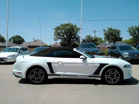 Used 2019 Ford Mustang GT Premium RWD image 11