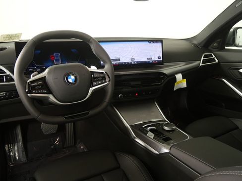 Used 2026 BMW 330i Sedan w/ Premium Package image 17