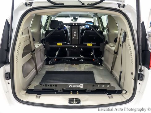 Used 2018 Chrysler Pacifica Touring-L Plus w/ Advanced Safetytec Group image 25