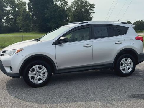 Used 2015 Toyota RAV4 LE FWD image 5