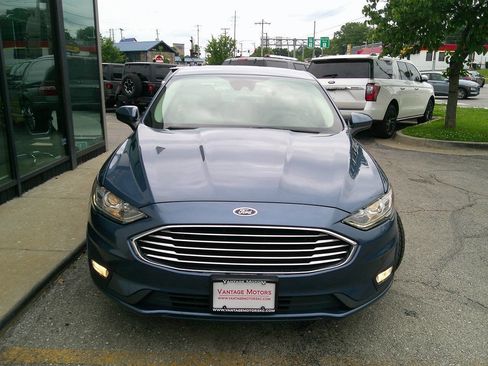 Used 2019 Ford Fusion SE w/ Equipment Group 151A FWD image 3