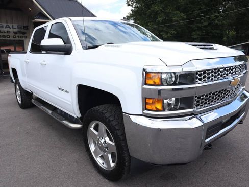 Used 2019 Chevrolet Silverado 2500 LT AWD/4WD image 3