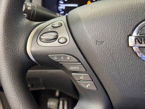 Used 2020 Nissan Pathfinder S image 31