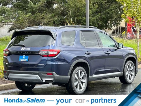 New 2025 Honda Pilot Touring image 2