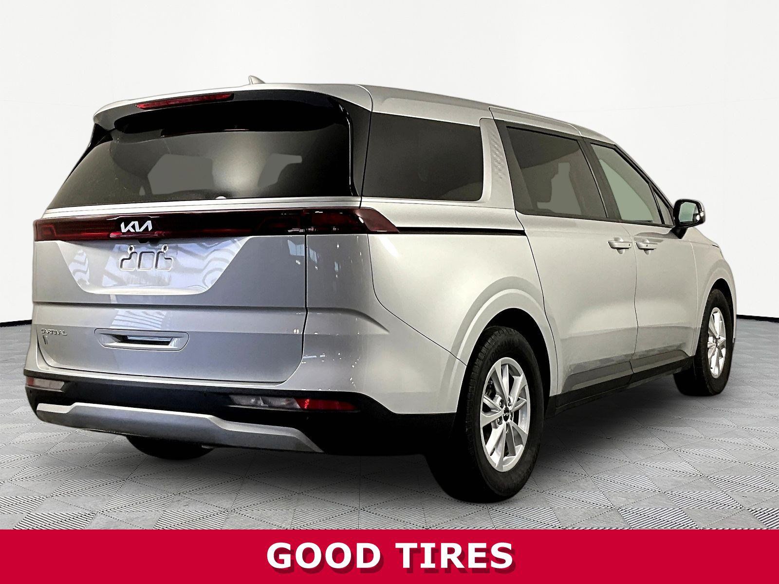 Used 2023 Kia Carnival LX FWD image 6