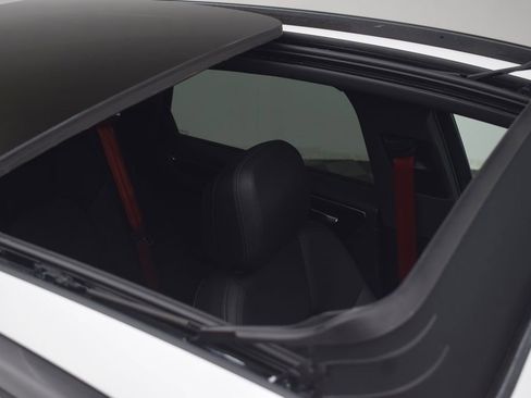 Used 2021 Porsche Macan image 16