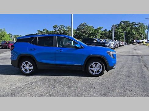 Used 2024 GMC Terrain SLE w/ Driver Convenience Package FWD image 33