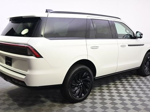 New 2026 Lincoln Navigator Reserve AWD/4WD image 7