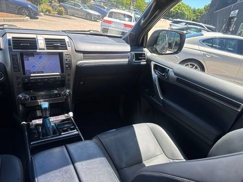 Used 2020 Lexus GX 460 Premium w/ Premium Package AWD/4WD image 37