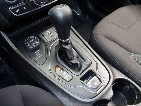 Used 2020 Jeep Cherokee Latitude w/ Cold Weather Group image 21