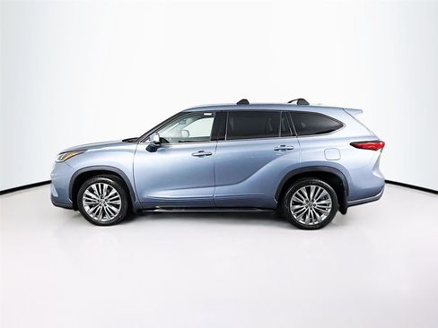 Used 2023 Toyota Highlander Platinum image 4