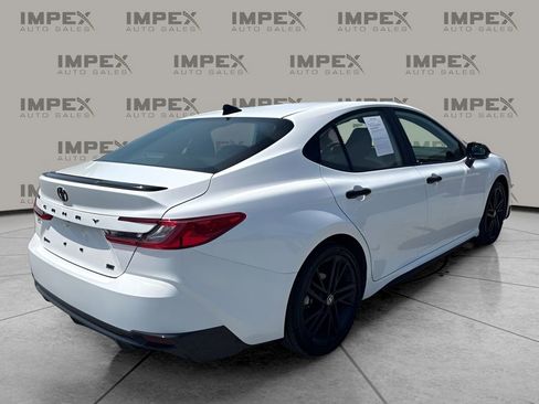 Used 2026 Toyota Camry Hybrid FWD image 5