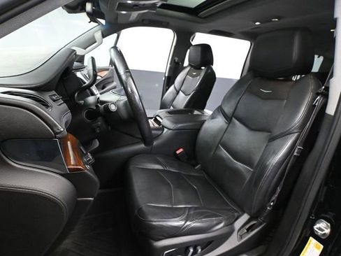Used 2017 Cadillac Escalade ESV Luxury image 24