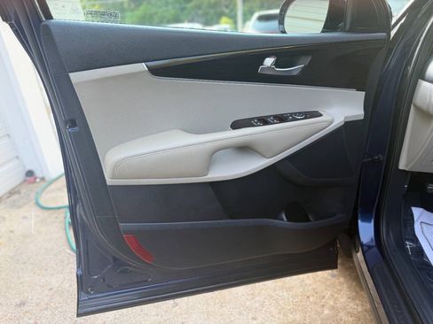 Used 2019 Kia Sorento AWD image 10