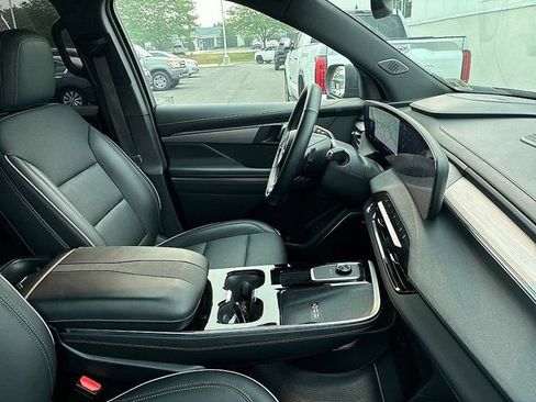 Used 2025 Buick Enclave Preferred AWD/4WD image 22
