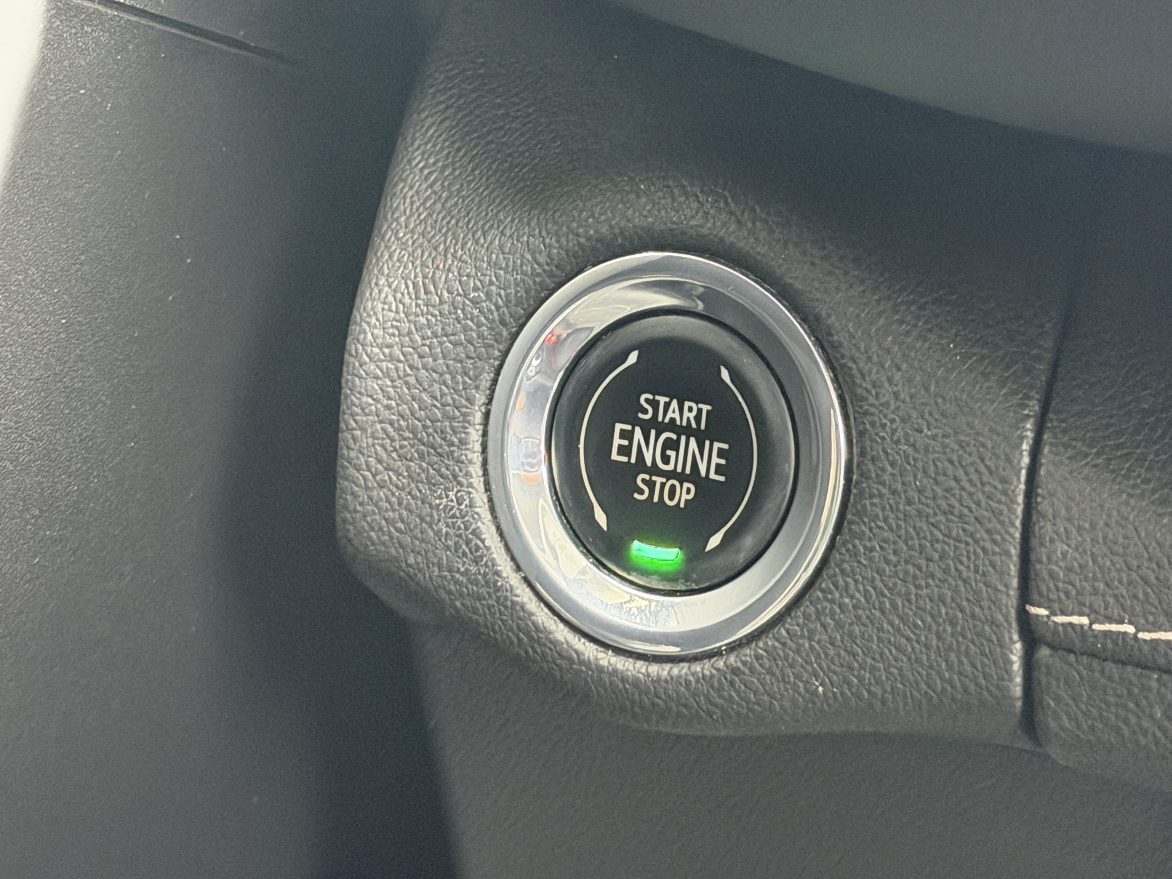 Used 2022 Buick Envision Essence w/ Technology Package I FWD image 33