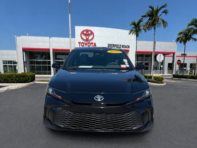 Used 2025 Toyota Camry SE FWD image 2