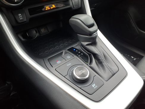 Certified 2025 Toyota RAV4 XLE image 17