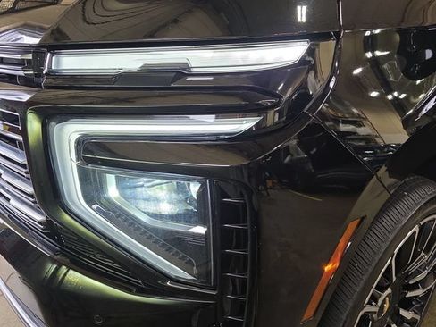 Used 2025 Chevrolet Suburban High Country AWD/4WD image 52