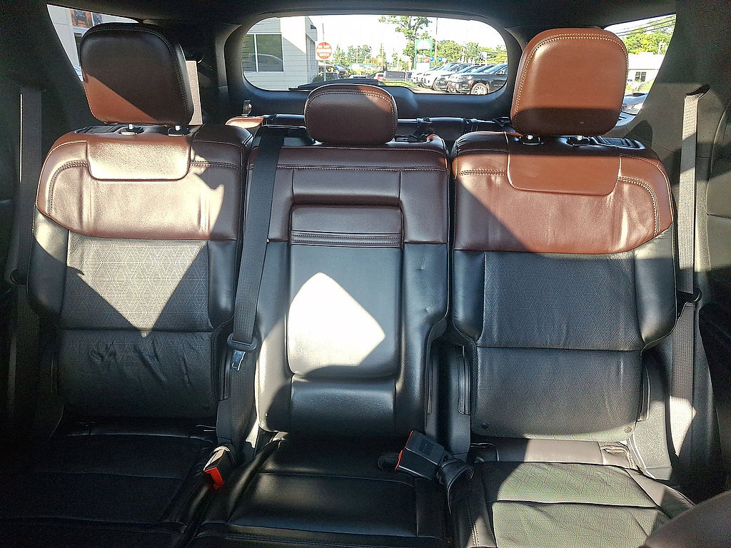 Used 2020 Ford Explorer Platinum w/ Premium Technology Package AWD/4WD image 13
