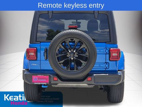 Used 2022 Jeep Wrangler Unlimited Sahara w/ Cold Weather Group AWD/4WD image 7