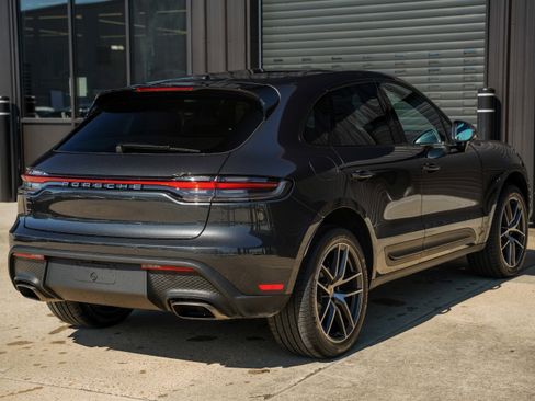Certified 2025 Porsche Macan image 10