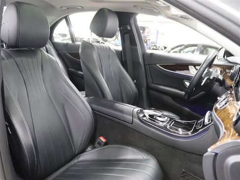 Used 2018 Mercedes-Benz E 300 4MATIC image 13