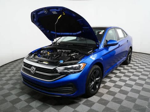 Certified 2023 Volkswagen Jetta SE FWD image 31