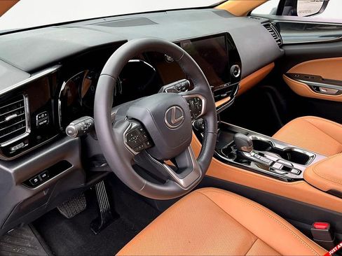 Used 2025 Lexus NX 250 FWD image 12