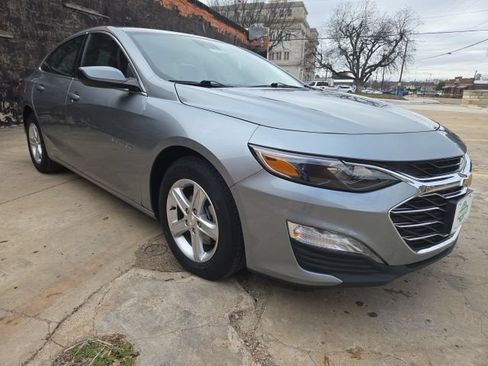 Used 2024 Chevrolet Malibu LT FWD image 3