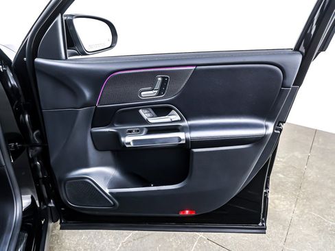 Used 2021 Mercedes-Benz GLB 250 image 23