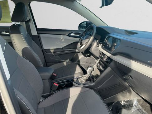 Used 2024 Volkswagen Taos SE w/ Panoramic Sunroof Package image 15