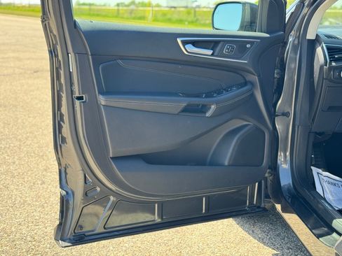 Used 2019 Ford Edge Titanium w/ Equipment Group 301A AWD/4WD image 18