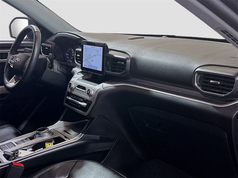 Used 2022 Ford Explorer XLT w/ Equipment Group 202A image 28